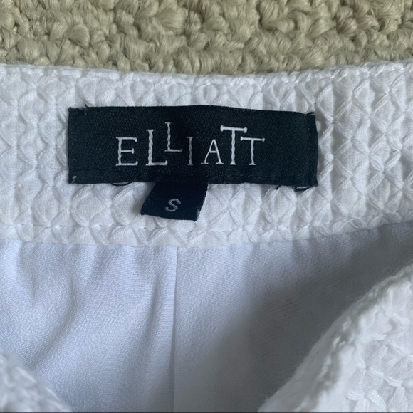 Elliatt White High Waist Pleated Textured Shorts - Picture 5 of 7